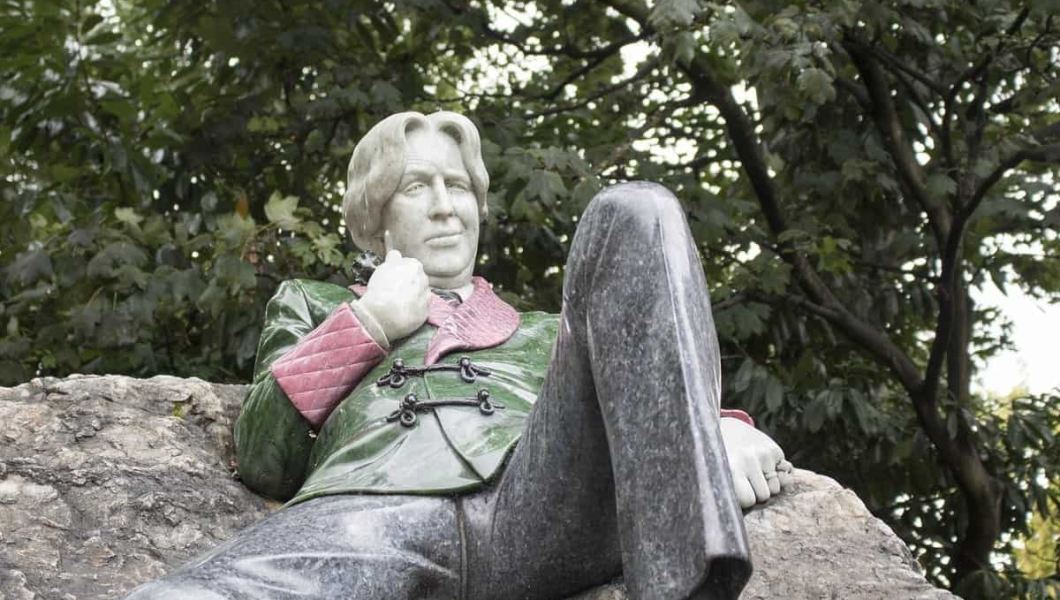 Oscar Wilde statue in Merrion Square in Dublin