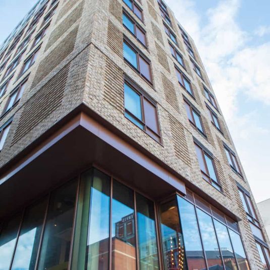 Clink i Lar exterior of hostel building