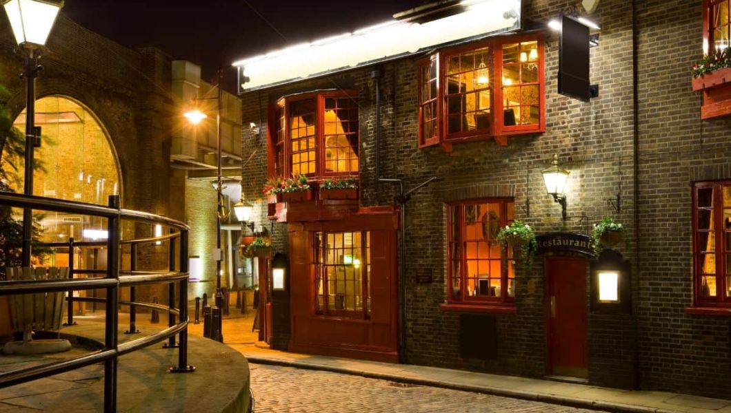 a cosy pub in london