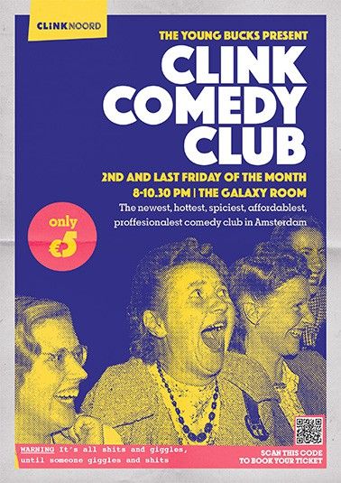 il poster del Clink Comedy Club presso l'ostello ClinkNOORD di Amsterdam con i membri del pubblico che si godono uno spettacolo comico