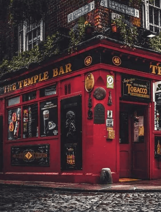 le pub Temple Bar, de renommée mondiale, dans le centre ville de Dublin