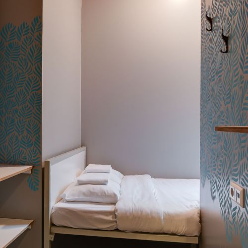 una habitación doble en el albergue ClinkNOORD de Ámsterdam