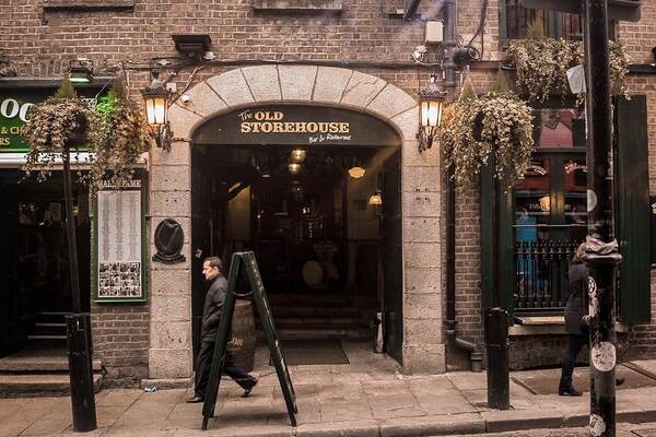 entrance of the Old Storehouse pub in Dublin