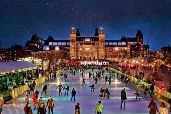 Museumplein Christmas market in Amsterdam at night
