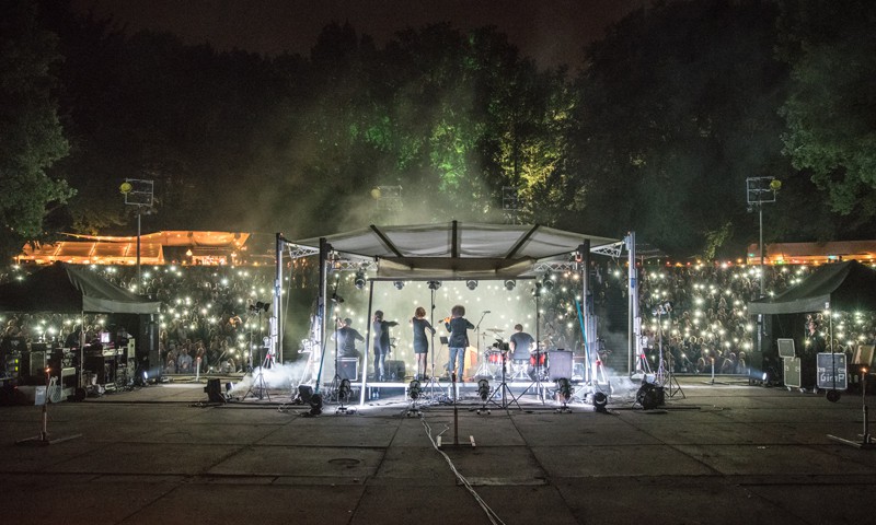 open-air concert at nighttime in Bostheater