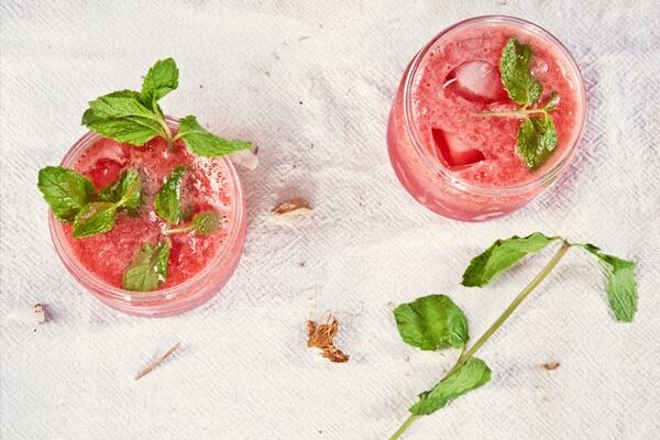 Strawberry and mint drinks